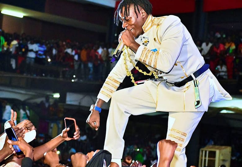 pallaso-finally-gets-it-right-but-alien-snatches-his-shine