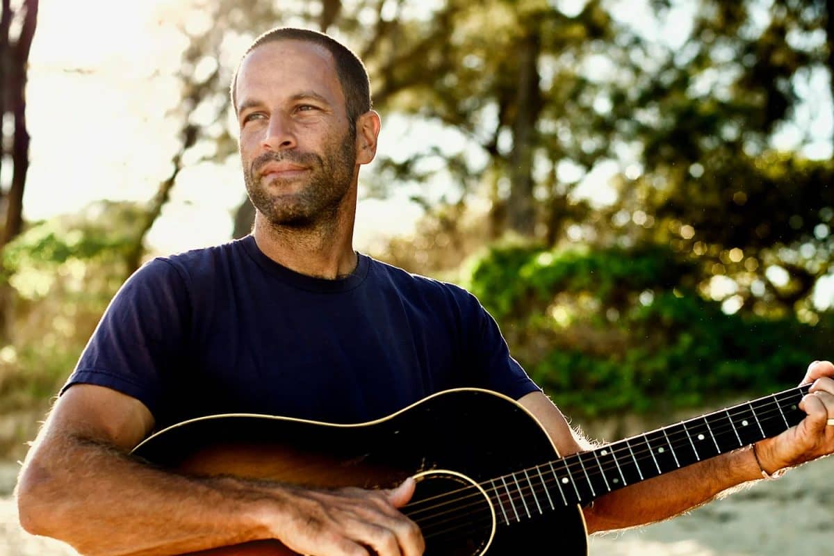 jack-johnson-makes-first-entry-on-billboard-reggae-chart,-byron-messia-holds-for-second-week