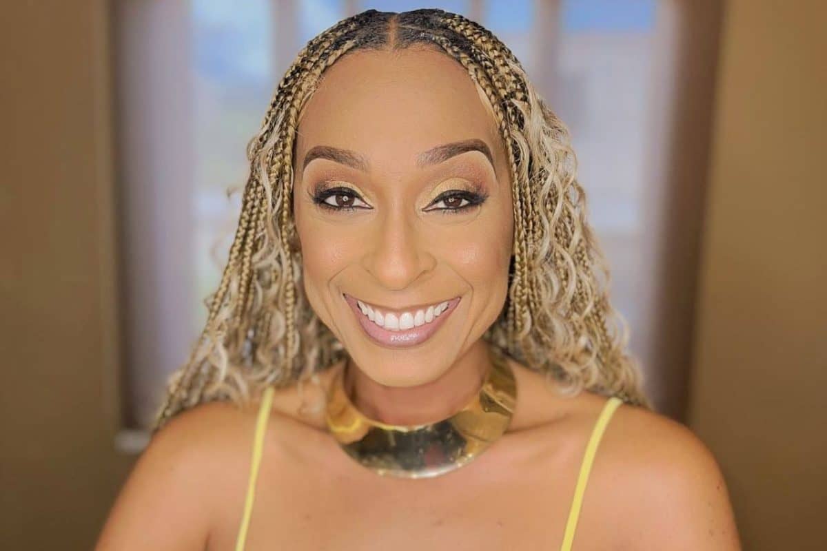 alaine-breaks-into-powerful-prayer-after-woman-faints-on-stage-during-her-performance